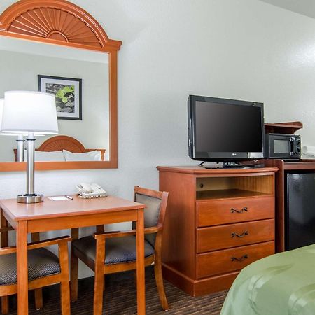 Quality Inn Junction City Near Fort Riley Exteriör bild