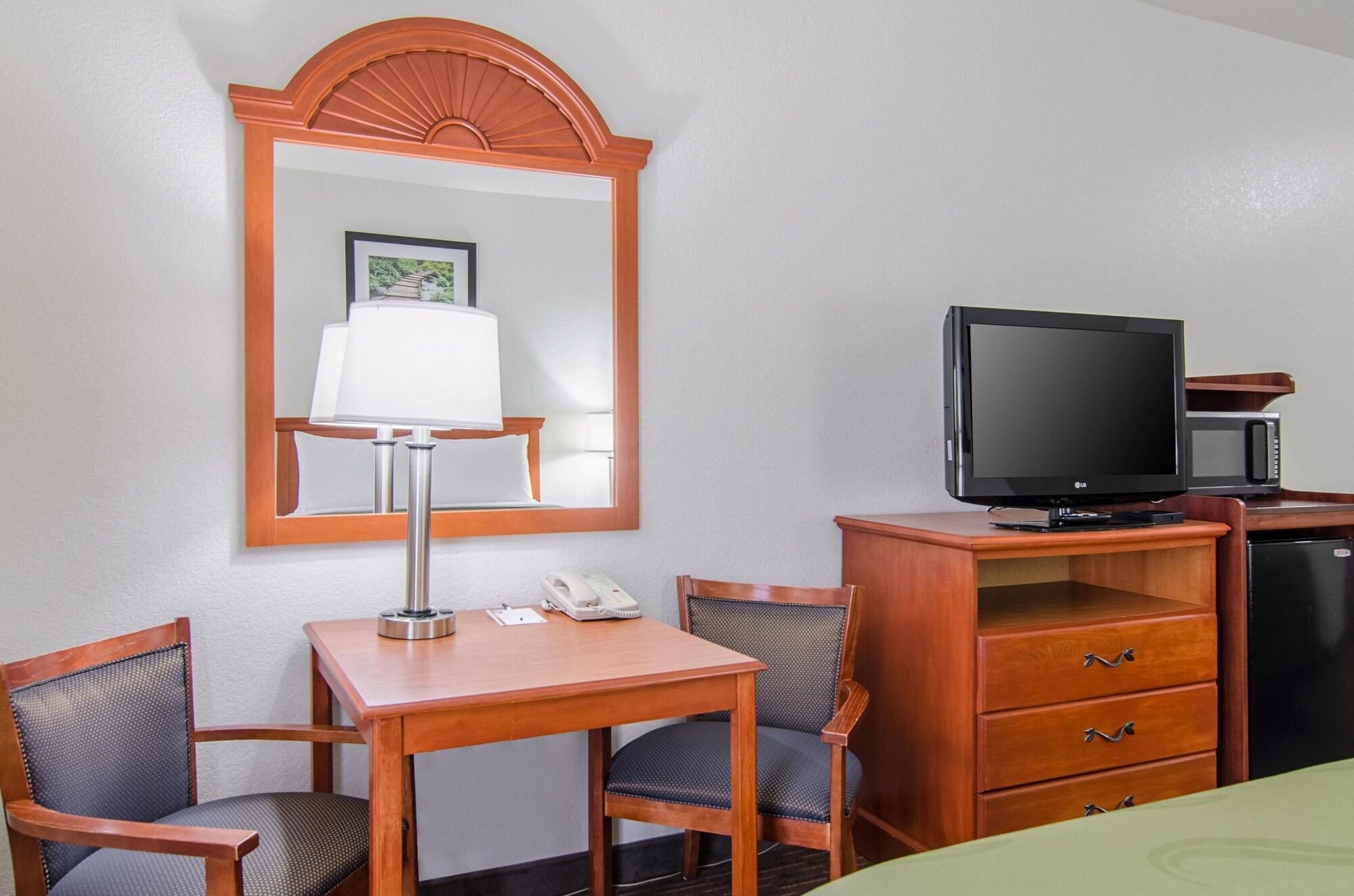Quality Inn Junction City Near Fort Riley Exteriör bild