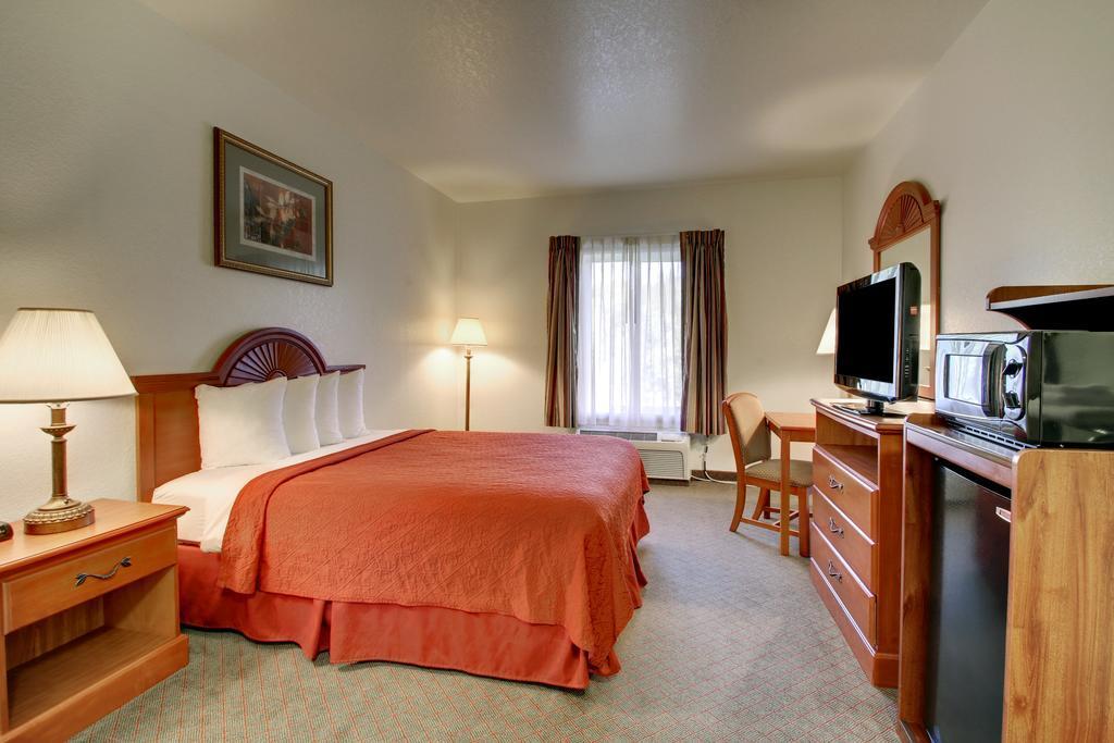 Quality Inn Junction City Near Fort Riley Exteriör bild