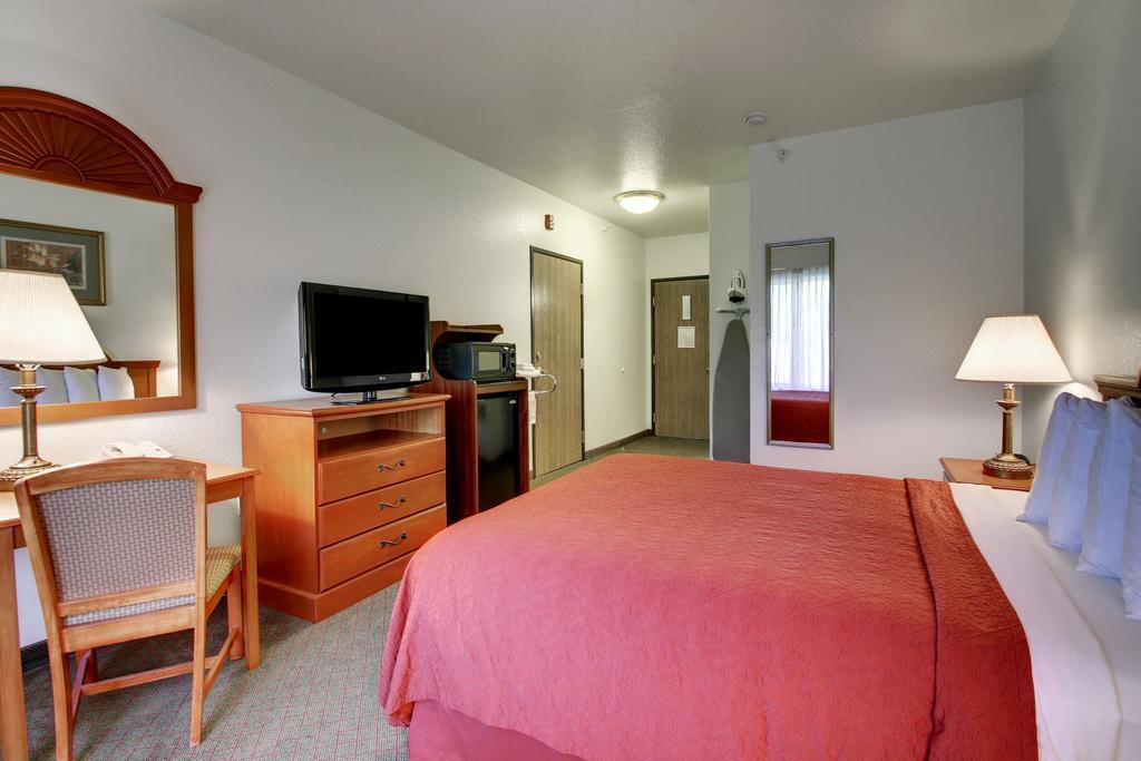 Quality Inn Junction City Near Fort Riley Exteriör bild