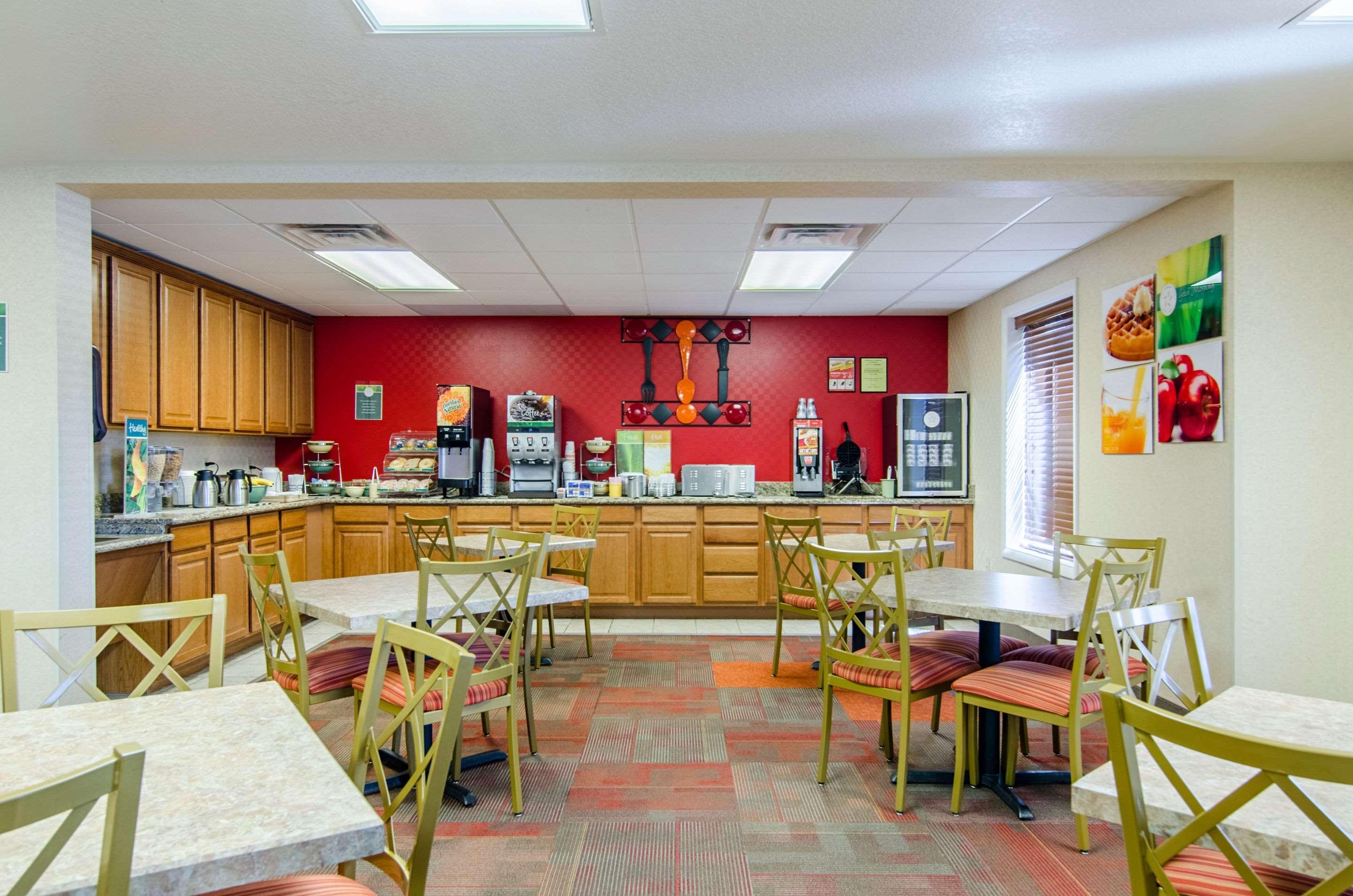 Quality Inn Junction City Near Fort Riley Exteriör bild