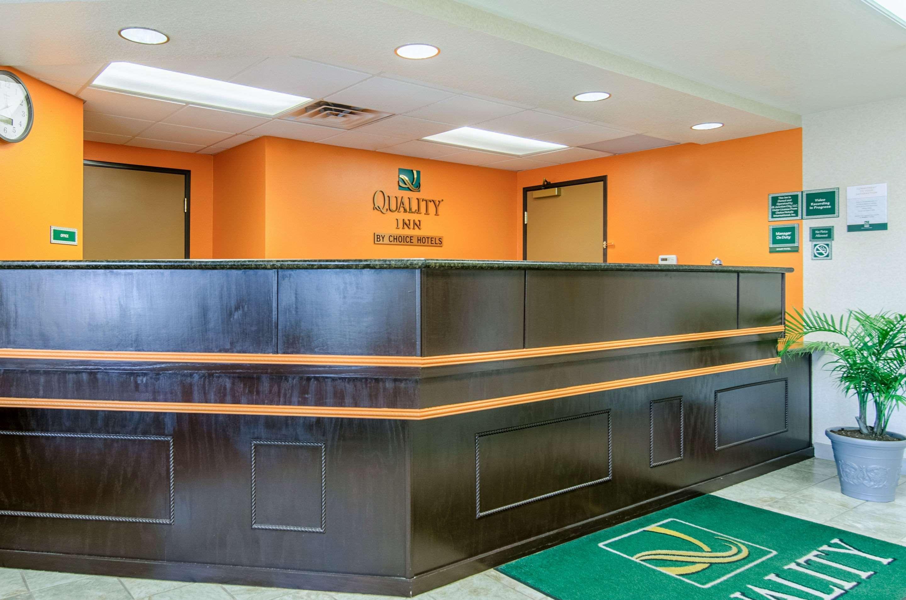 Quality Inn Junction City Near Fort Riley Exteriör bild