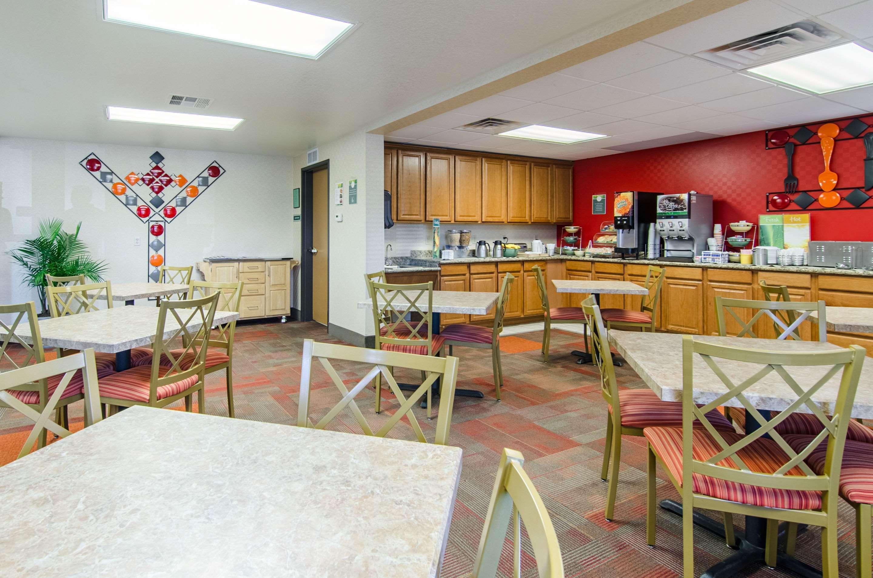 Quality Inn Junction City Near Fort Riley Exteriör bild
