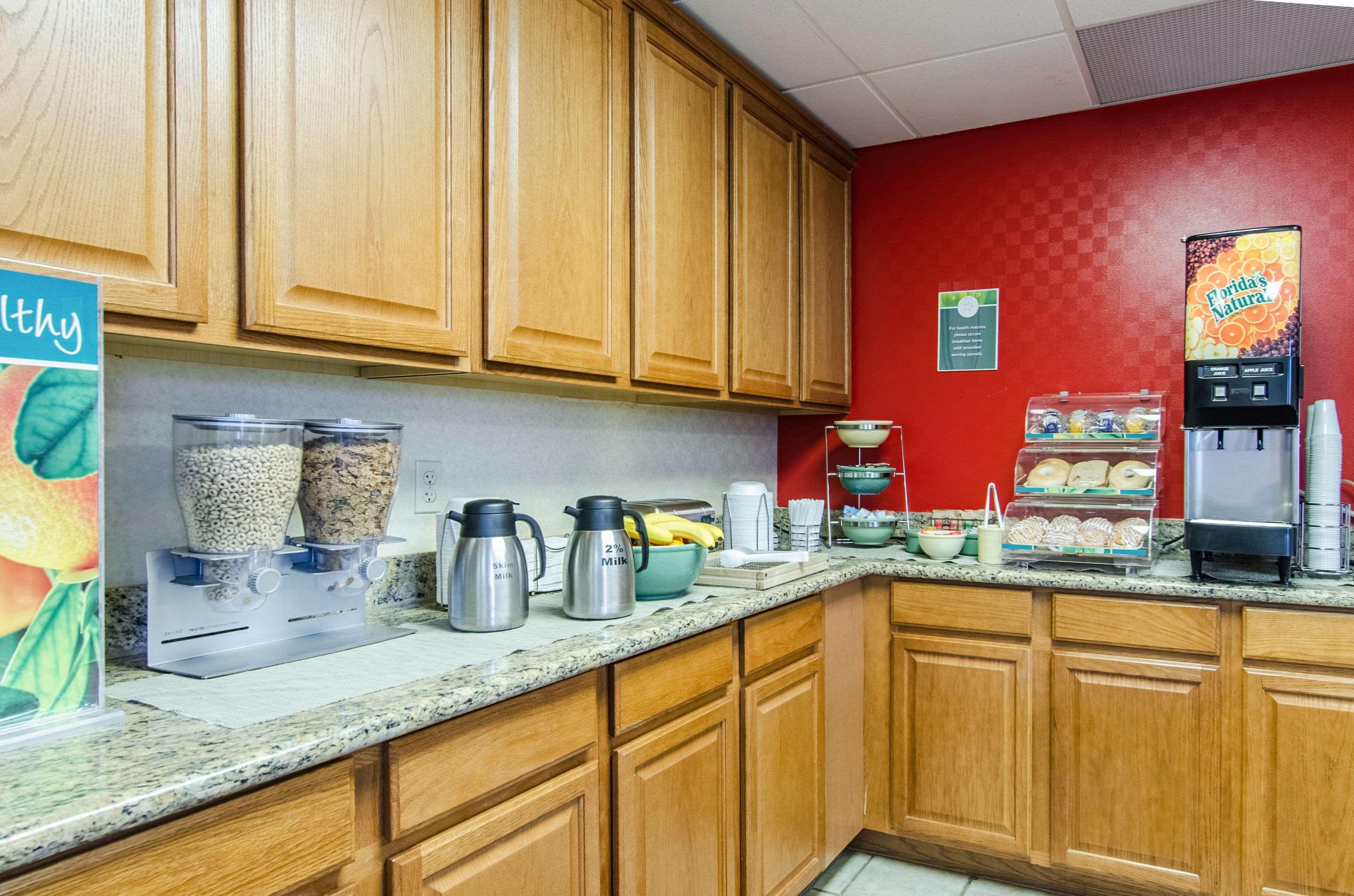 Quality Inn Junction City Near Fort Riley Exteriör bild