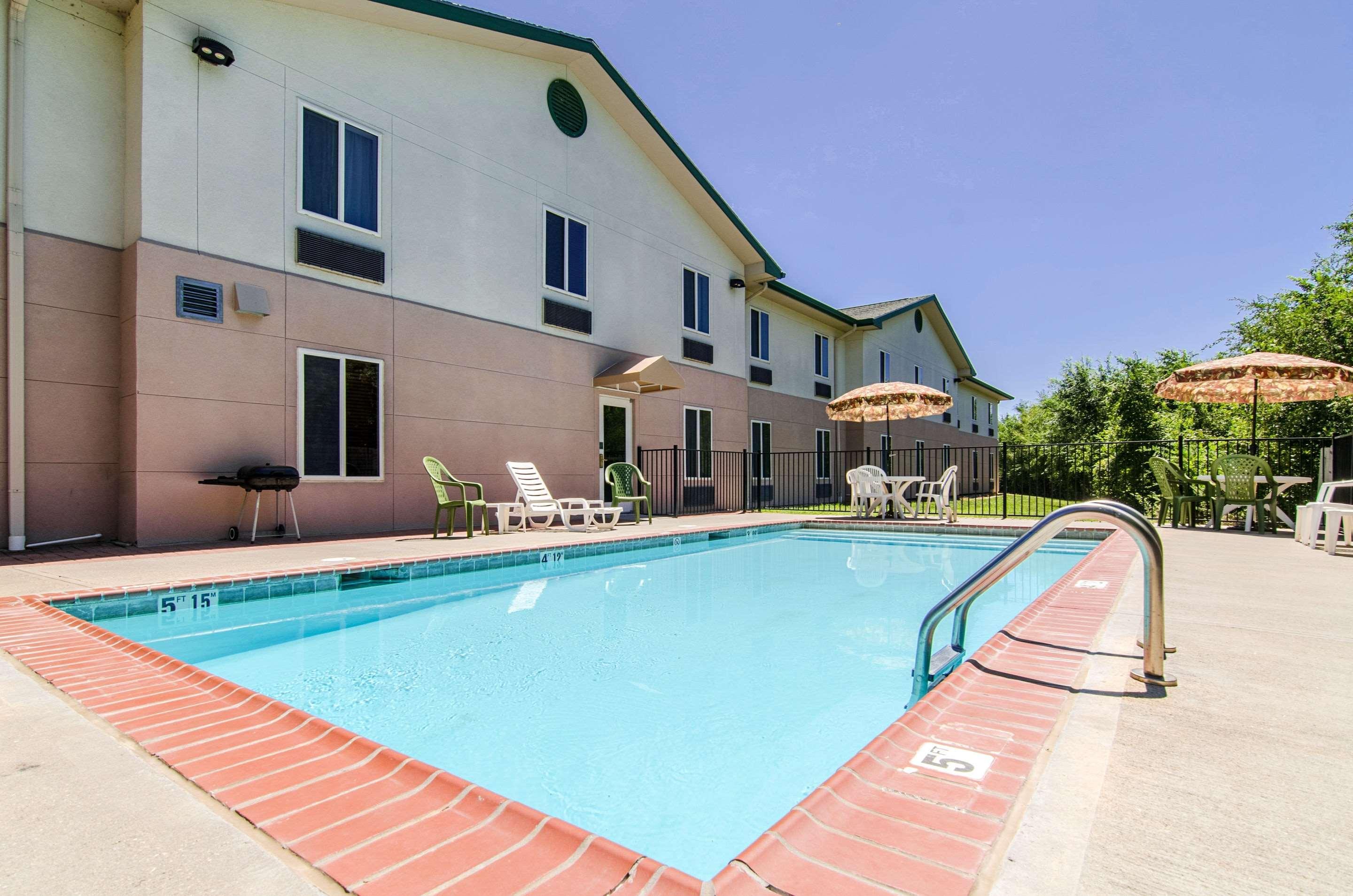 Quality Inn Junction City Near Fort Riley Exteriör bild