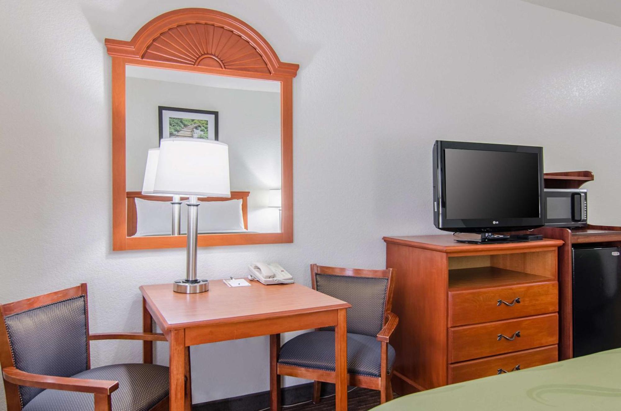 Quality Inn Junction City Near Fort Riley Exteriör bild